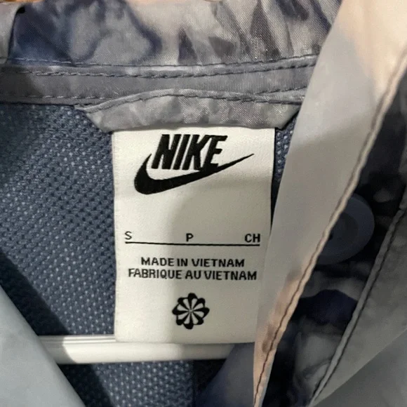 Nike Jacket - Picture 3 of 5